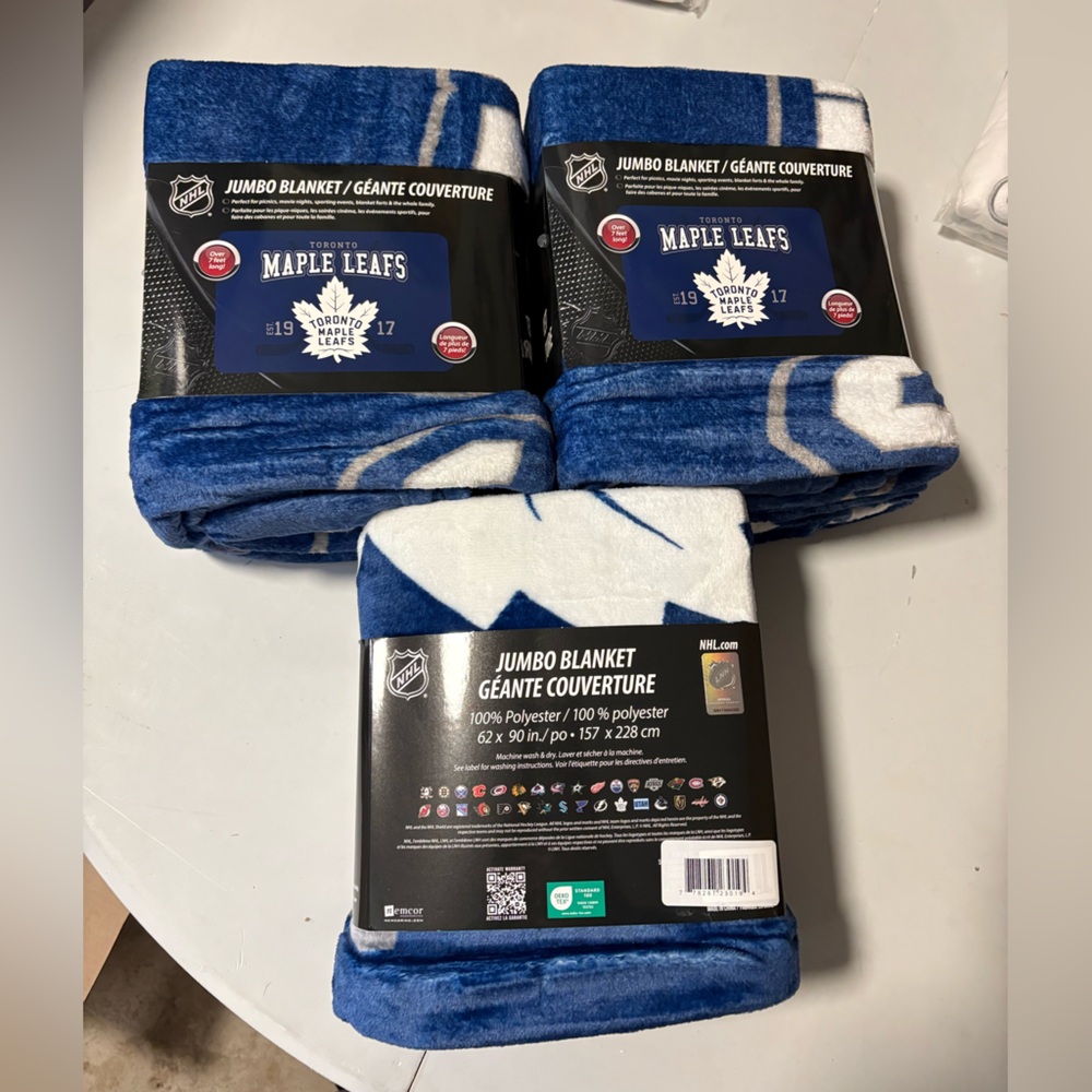 Toronto Maple Leafs Jumbo Blanket NHL Large Fleece Throw - New with Tags